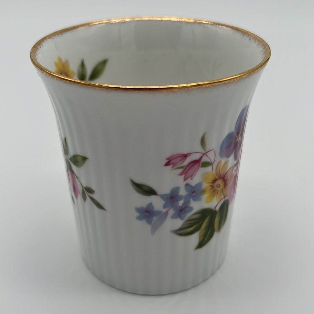 Regal Heritage Bone China Tea Mug with Gold Trim and Floral Pattern - Picture 2 of 10